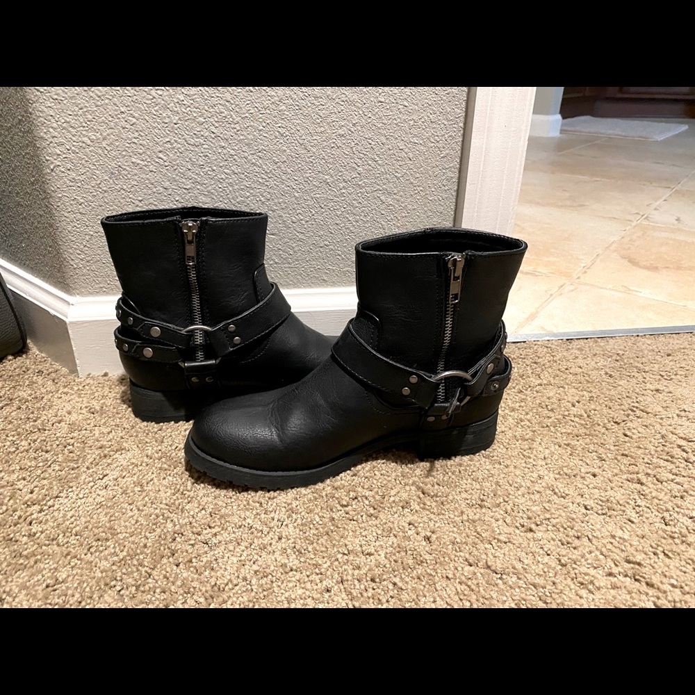 ANKLE BOOTS